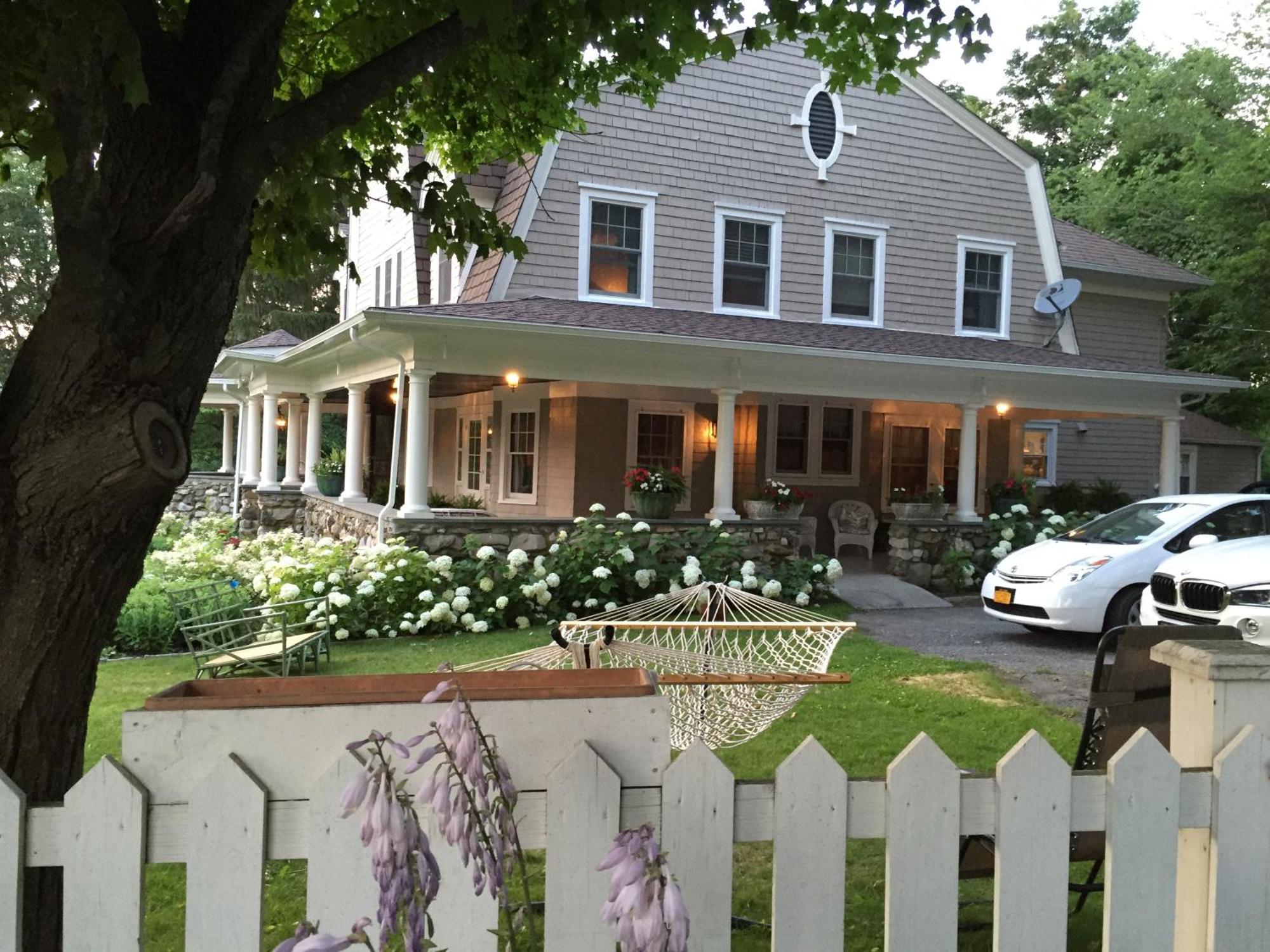 Hilltop House Bed & Breakfast Amenia Exterior foto
