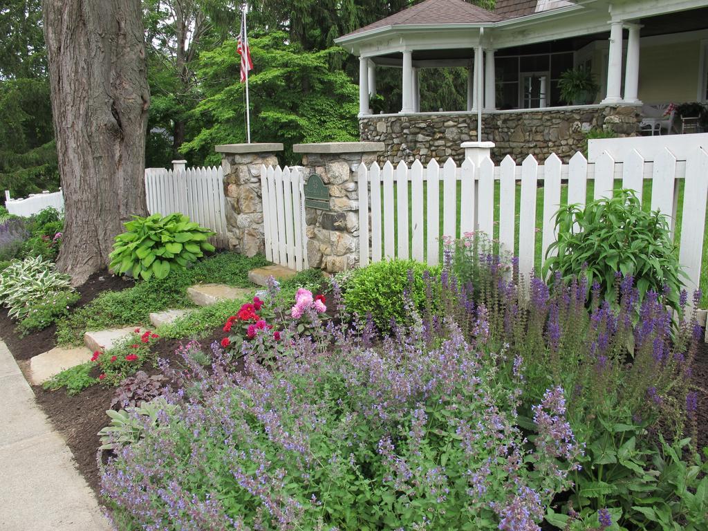Hilltop House Bed & Breakfast Amenia Exterior foto