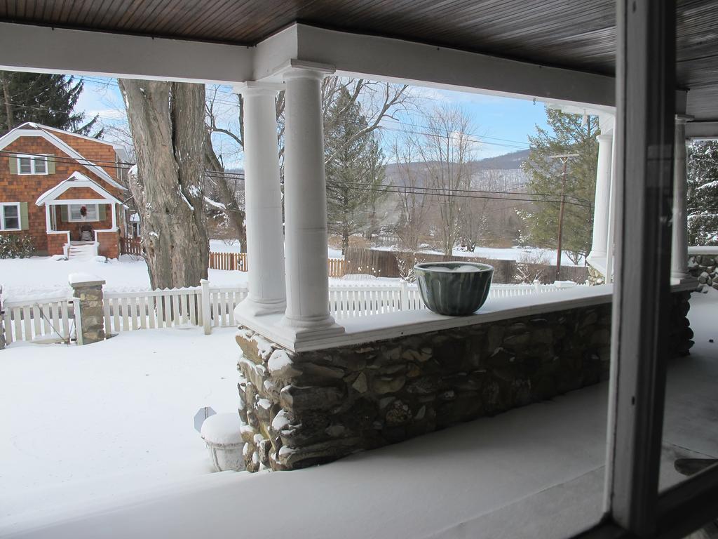 Hilltop House Bed & Breakfast Amenia Exterior foto